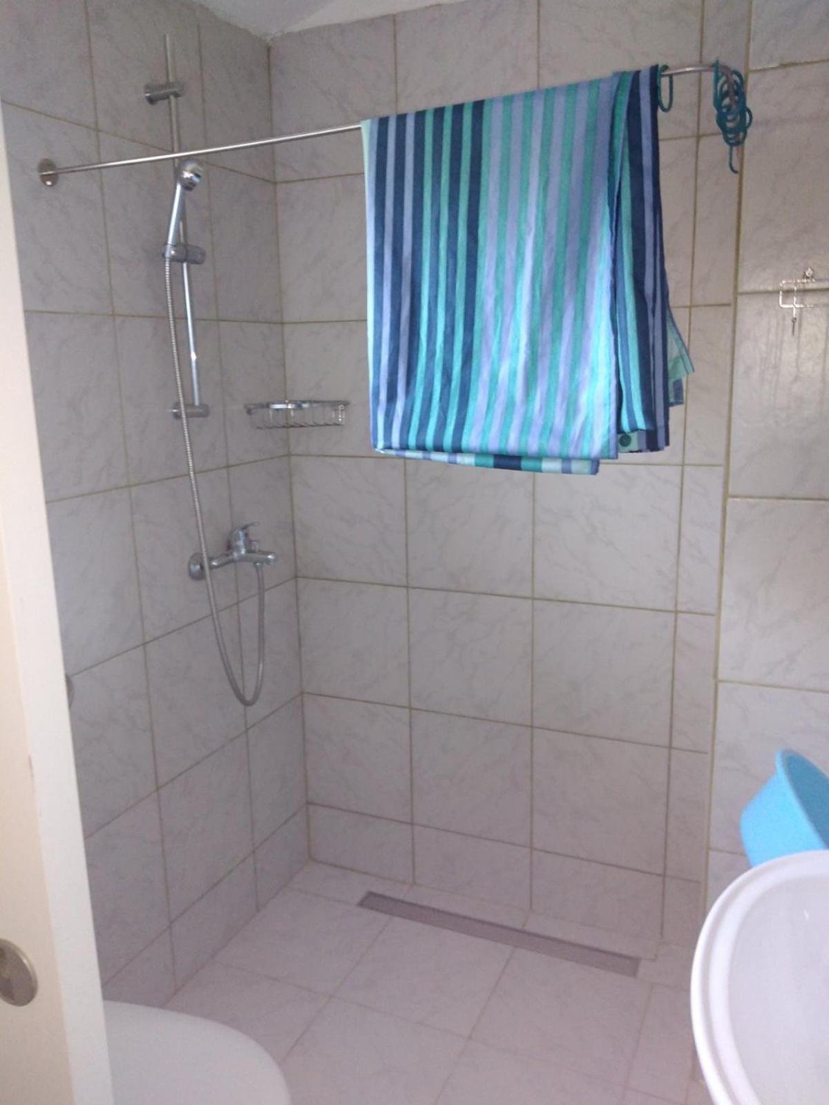 Apartment Zola Gornji Karin Eksteriør billede