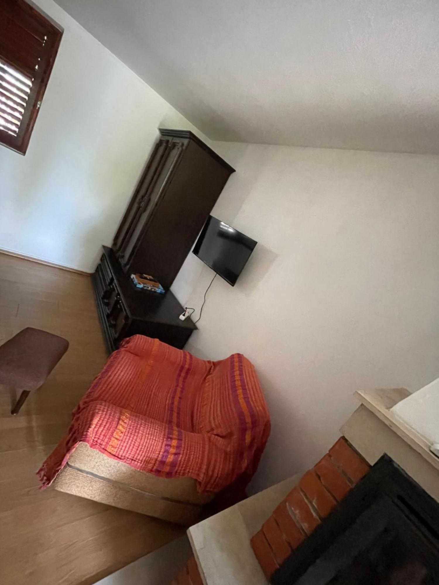 Apartment Zola Gornji Karin Eksteriør billede